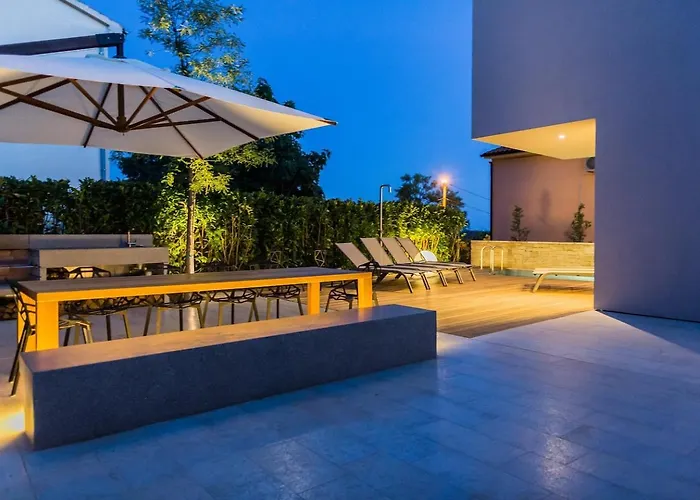 Meryema - Excellent With Sea View Villa Poreč